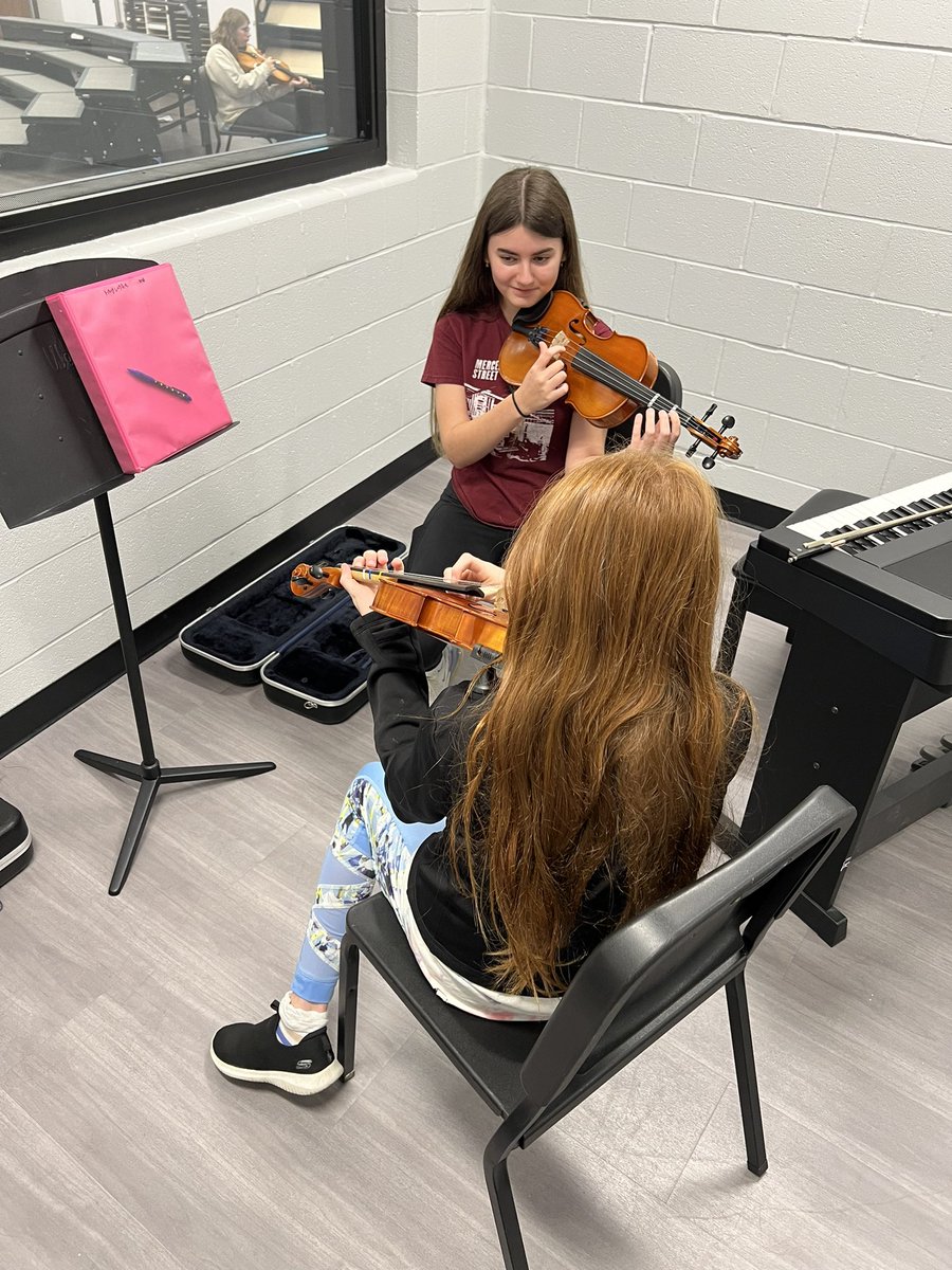 MrsErdman_Orch's tweet photo. Our first ever Orchestra Buddies session is underway! This is a new mentorship program between @BCSDBrunswickHS and @BCSDBrunswickMS @BrunswickOrch students! 🎻💙🤍
Miss this session? Look for the November 15th session sign up available starting next week! https://t.co/IncfMuKBuG