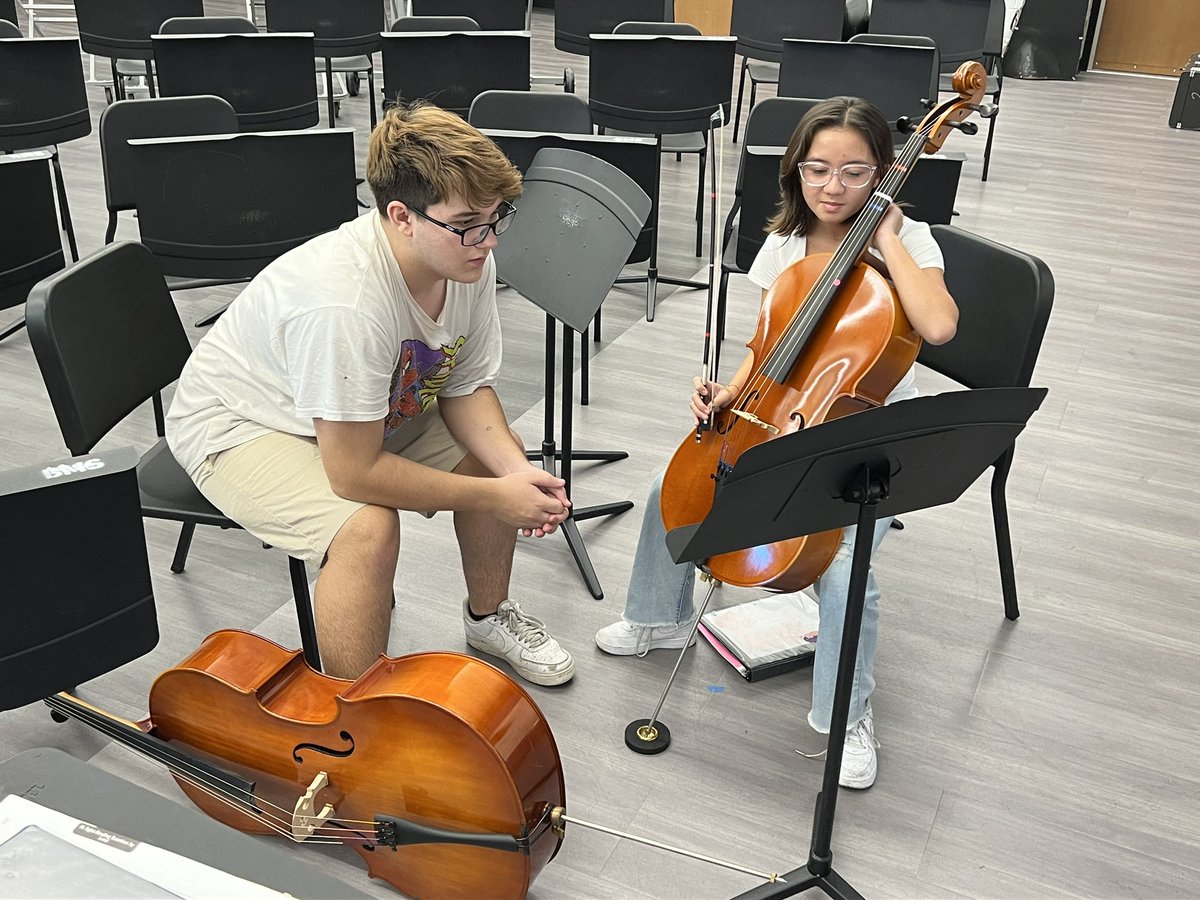MrsErdman_Orch's tweet photo. Our first ever Orchestra Buddies session is underway! This is a new mentorship program between @BCSDBrunswickHS and @BCSDBrunswickMS @BrunswickOrch students! 🎻💙🤍
Miss this session? Look for the November 15th session sign up available starting next week! https://t.co/IncfMuKBuG