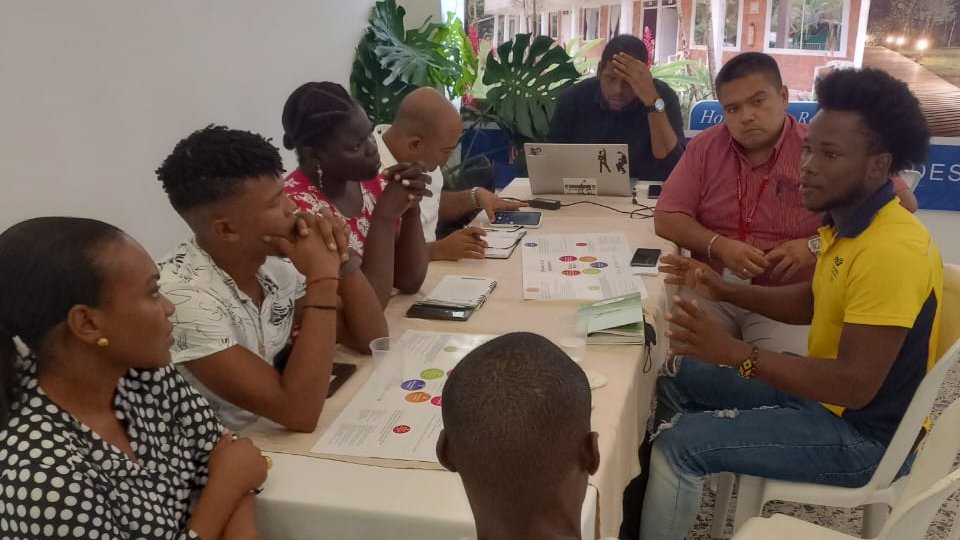 OITAndina's tweet photo. Así como en Cali y Quibdó, en Buenaventura junto con actores institucionales, empresariales y sindicales se sumaron 15 acuerdos
👩🏫En educación
💲Financiación
👨💻Capacitación
Unidos para que las #VocesDePoder resuenen muy alto y logren ser sostenibles💪🏿 https://t.co/XdOYBPh0Vr