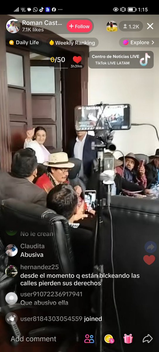 ByronGaroz's tweet photo. #ParoNacional "Respetemos la democracia" les dijo Shirley Rivera a las Autoridades Indígenas y los dejó hablando solos. Abusiva y prepotente. https://t.co/u2i04P9VkW