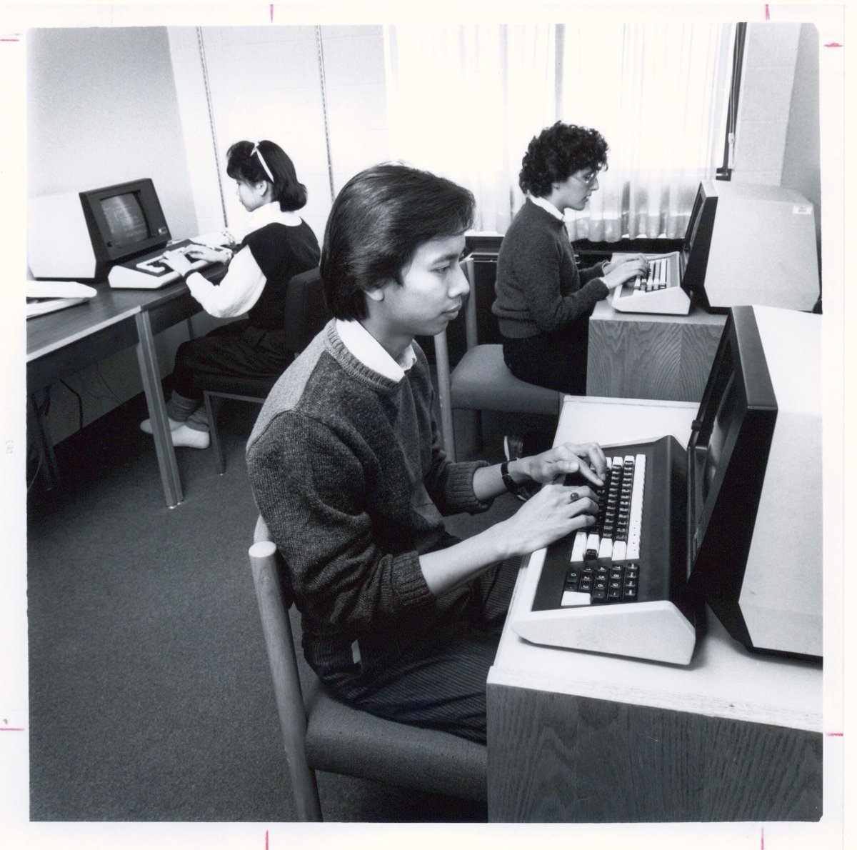 Computers were a hot commodity in the 1980s when this photo was taken of <a href="/binghamtonu/">Binghamton University</a> students in the lab.

#ArchivesU
#ArchivesHashtagParty