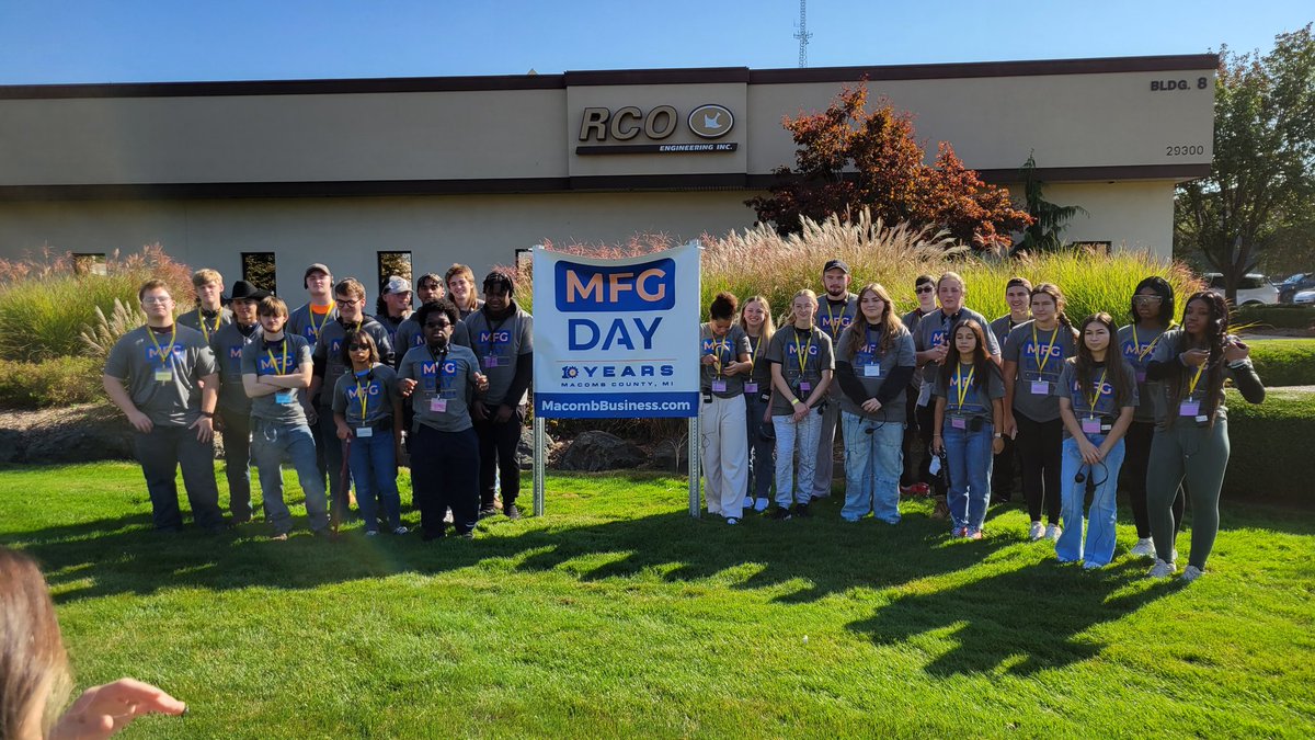 BrasureCTE's tweet photo. Celebrating #MFGWeek23 Day 2 @rcoeng! @FraserSchools students enjoyed the tour, pizza lunch, & a 90-minute job shadow in the afternoon in welding, sewing, electronics, design, or woodworking. Hope was grown today! #FraserFamily #MFGDay23 https://t.co/eOfMHMygps
