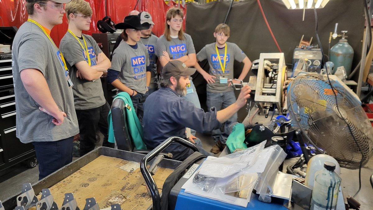 BrasureCTE's tweet photo. Celebrating #MFGWeek23 Day 2 @rcoeng! @FraserSchools students enjoyed the tour, pizza lunch, & a 90-minute job shadow in the afternoon in welding, sewing, electronics, design, or woodworking. Hope was grown today! #FraserFamily #MFGDay23 https://t.co/eOfMHMygps