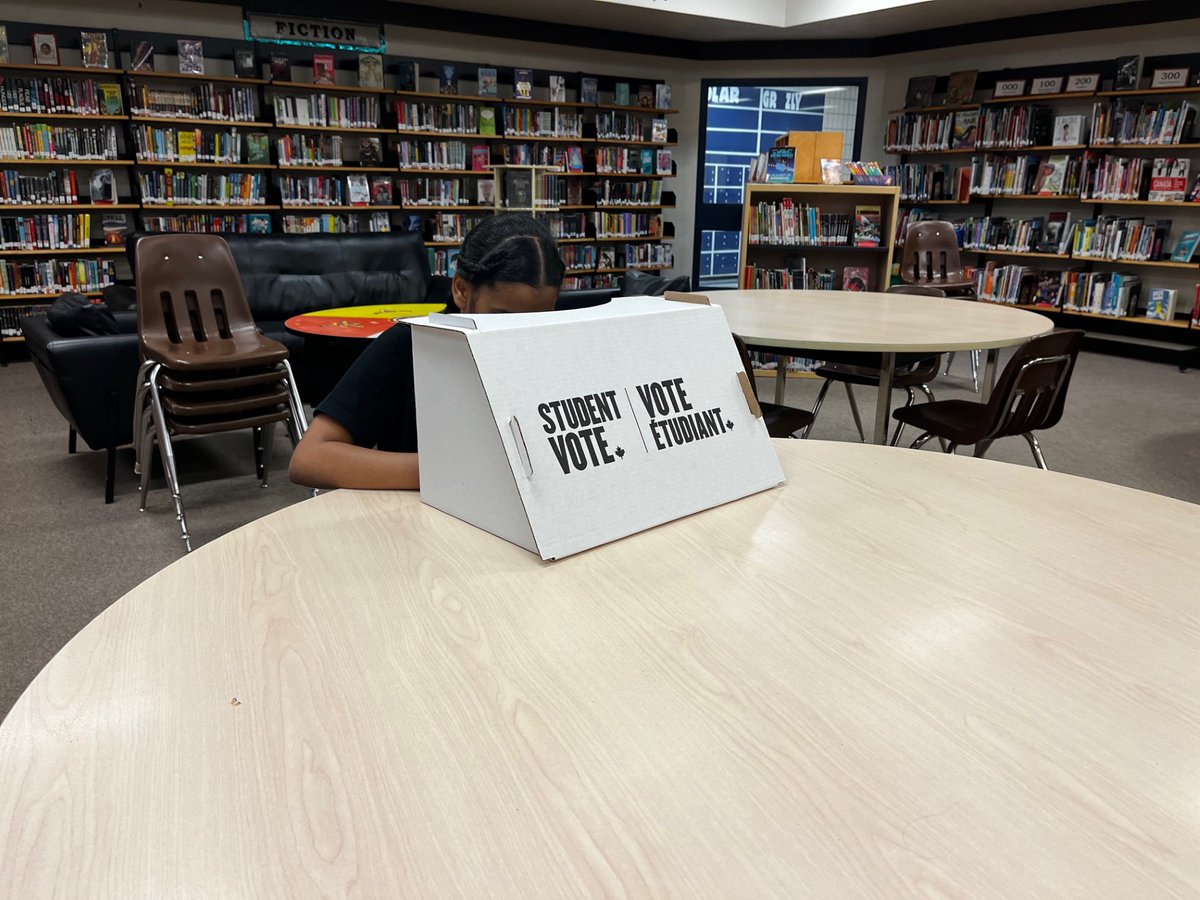 #VGBears Gr.6 Ss all participated in the #StudentVoteMB organized by <a href="/CIVIX_Canada/">CIVIX Canada (EN)</a> and voted on Sept. 28,
They did research projects to learn about all the provincial parties and what each had to offer. We can't wait to find out the results!