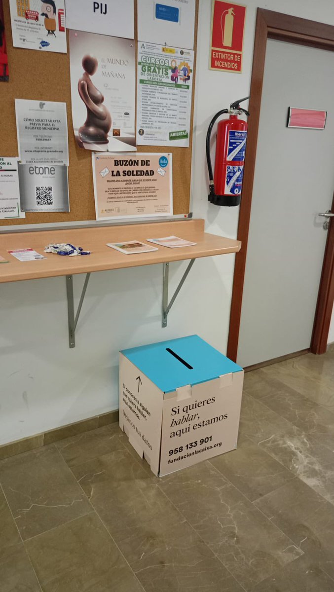 Dentro de las acciones del Mes del
Mayor del Programa Siempre Acompañados, hemos dejado un buzón en los Servicios Sociales Ronda y Beiro del <a href="/aytogr/">Ayuntamiento de Granada</a> para que las personas puedan forma anónima dejar sus datos, o bien frases o impresiones sobre
soledad.#lasoledadnosevesesiente