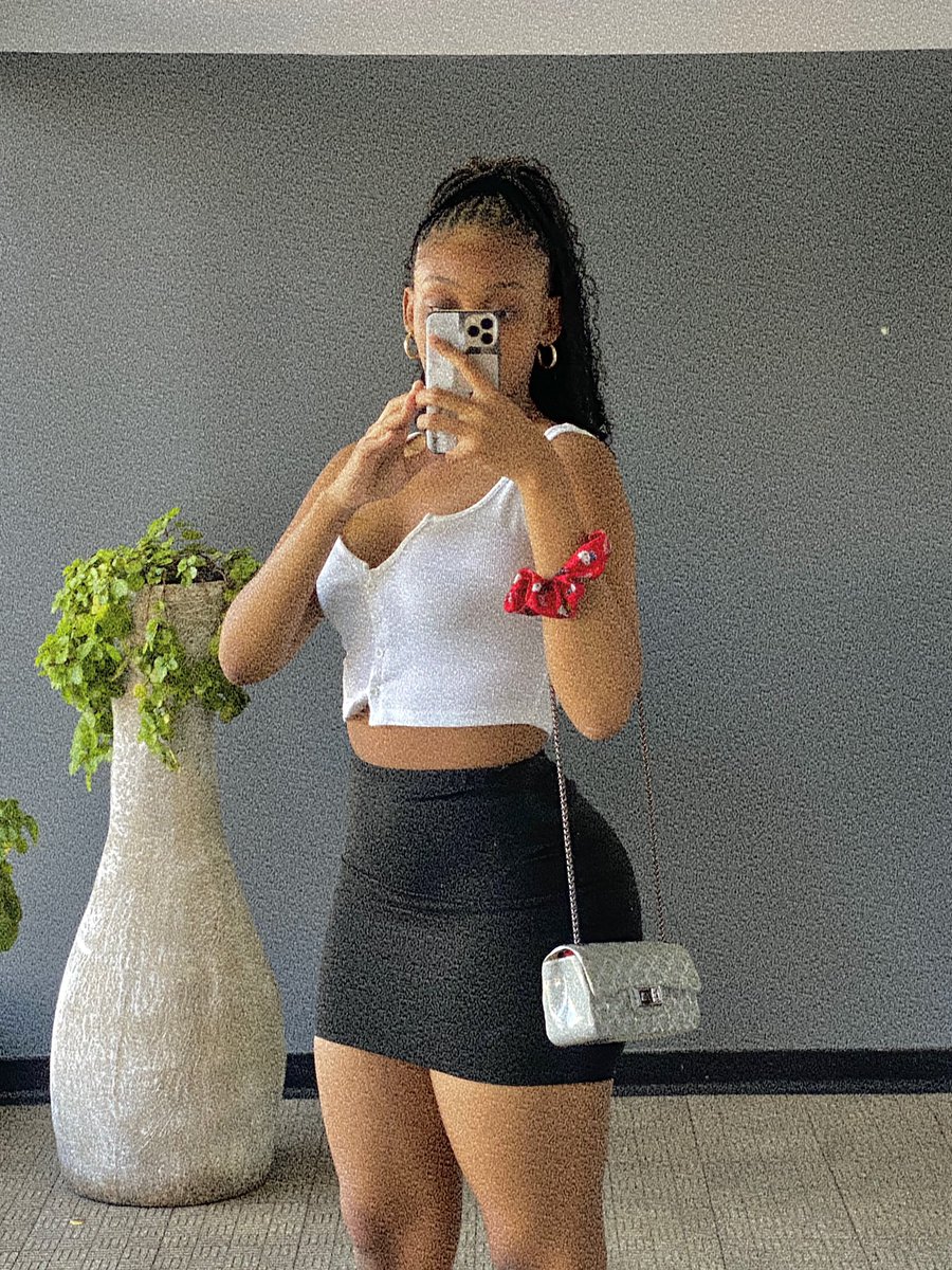 nzwakazi01's tweet photo. Noma usungeza uDecember sengiReady mina, angazi kodwa ngani 🤭 https://t.co/VEpVUp8gT9
