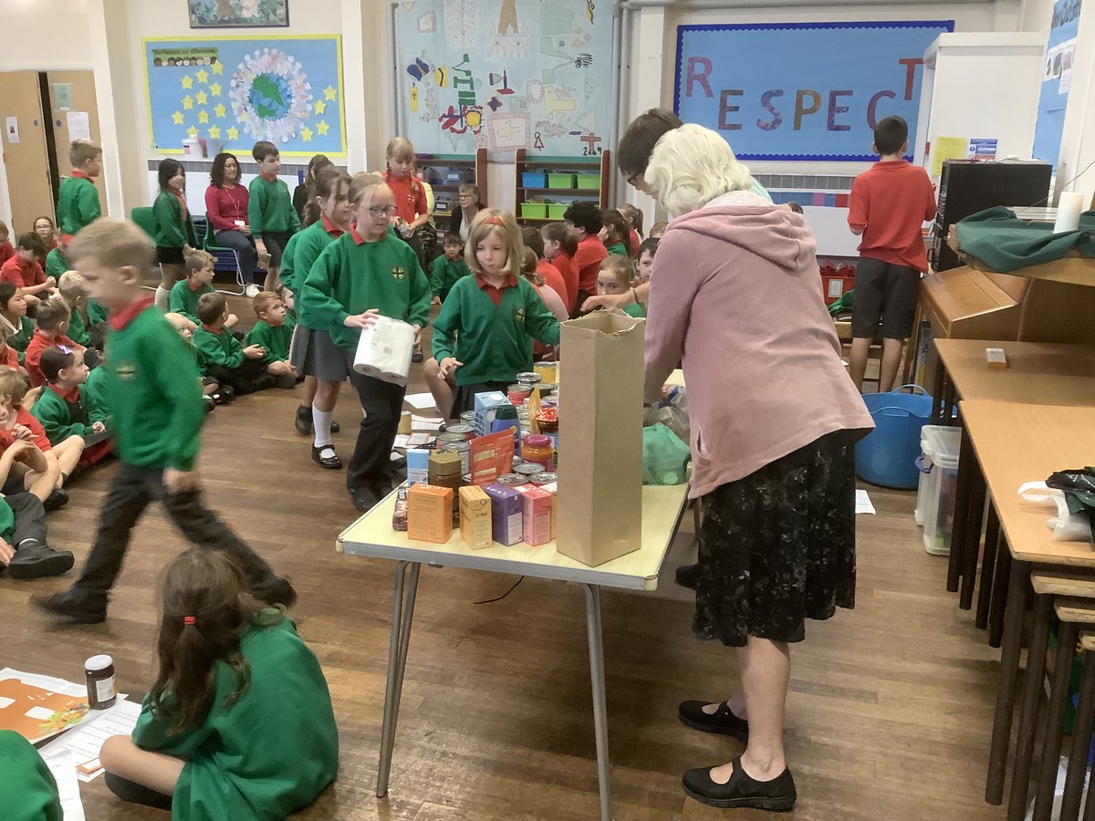 STJBFindon's tweet photo. HARVEST FESTIVAL - Well done to Holly Class, who did a magnificent job of leading our Harvest Assembly today. A huge THANK YOU for all your donations of food and toiletries. Worthing Food Bank will be collecting these shortly, to provide emergency supplies for people in crisis. https://t.co/TQ90qSDEr8