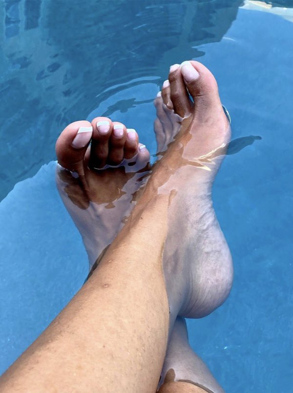 Jasmine_feet92's tweet photo. 👣
#footpics #frenchpedi #archedfeet #feet #soles #toes #Amazonfeet #footsoles #feetsoles #frenchpedicure #feetinwater #veinyfeet #veinyfeetfetish #whitetips #meatysoles #longtoes #longtoenails #DFWfootmodel #DFWfeet #footfetishparty #DallasFeet #DallasFootmodel #DallasFeet https://t.co/lbNx8VU2ik