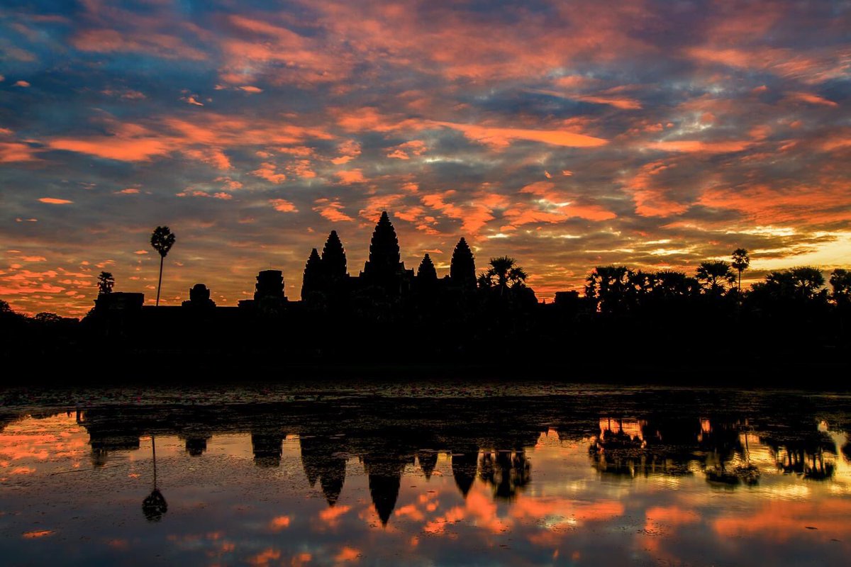 Bon_Guide's tweet photo. Is it beautiful? Get me to bring it alive to you. #angkorwat #wat #sunrise #photograghy #Cambodia #guidetour https://t.co/okAumELLcH