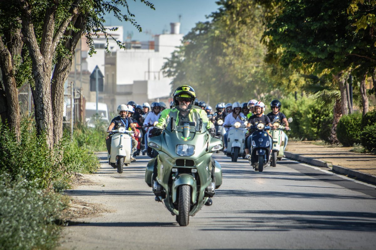 Concentración de vespas Vespalgaba, Sevilla el pasado sábado.