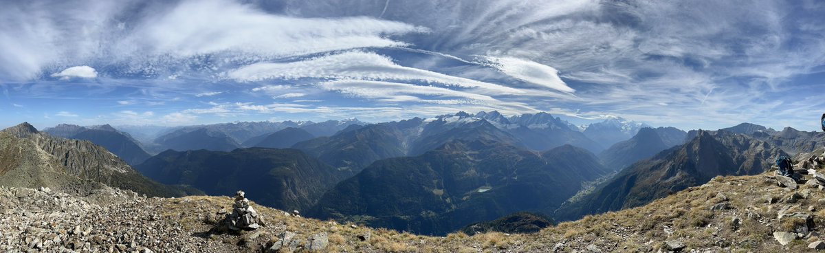 DrWarrenLab's tweet image. Day 2 on the @SpinalResearch Alpine challenge. Today in Switzerland 🇨🇭 walked over twice the hight of Ben Nevis! #teamspinal . Thank you to everyone who has supported me and this brilliant #charity, you are the with me all the way 😃🥾⛰️