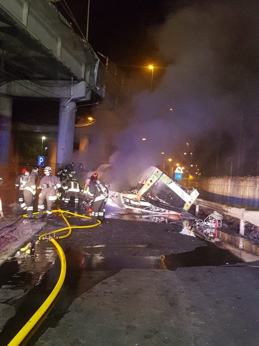 dailytodaybuzz's tweet photo. **BREAKING NEWS: Tragedy Strikes in Venice, Italy**
A bus accident on an overpass claims the lives of at least 20 people in Venice, Italy. The bus collided with a guardrail before plunging off the overpass. Stay tuned for updates on this developing story. #Venice #Italy #BreakingNews