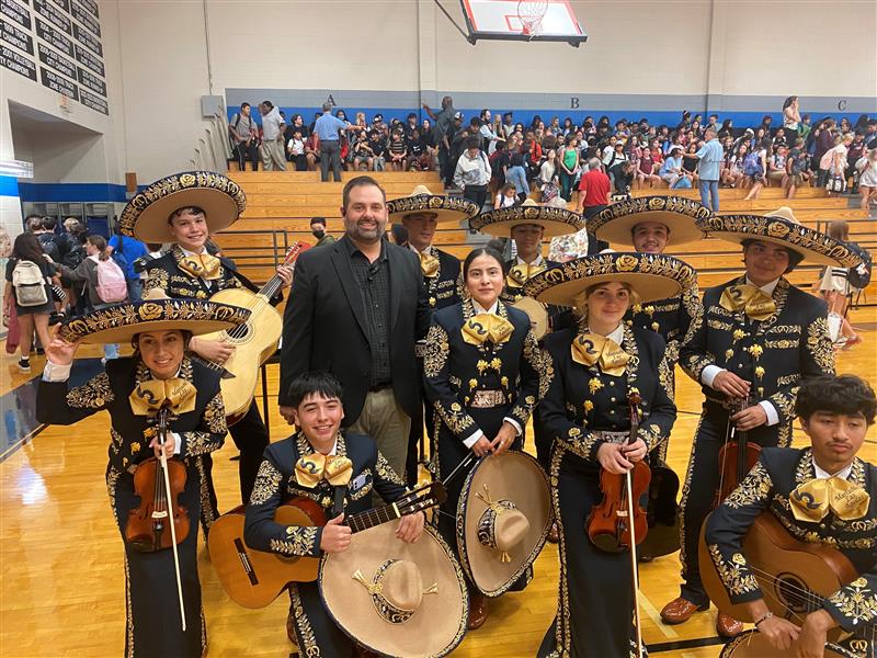 BMSBears's tweet photo. A big thank you to Ms. Diaz and the Akins ECHS Mariachi for performing at Bailey MS today. Y'all are amazing!!!! #HispanicHeritageMonth
@AkinsAISD  @ToronWooldridge @Secondary_AISD @Matias_AISD https://t.co/uBFJGeHm6G