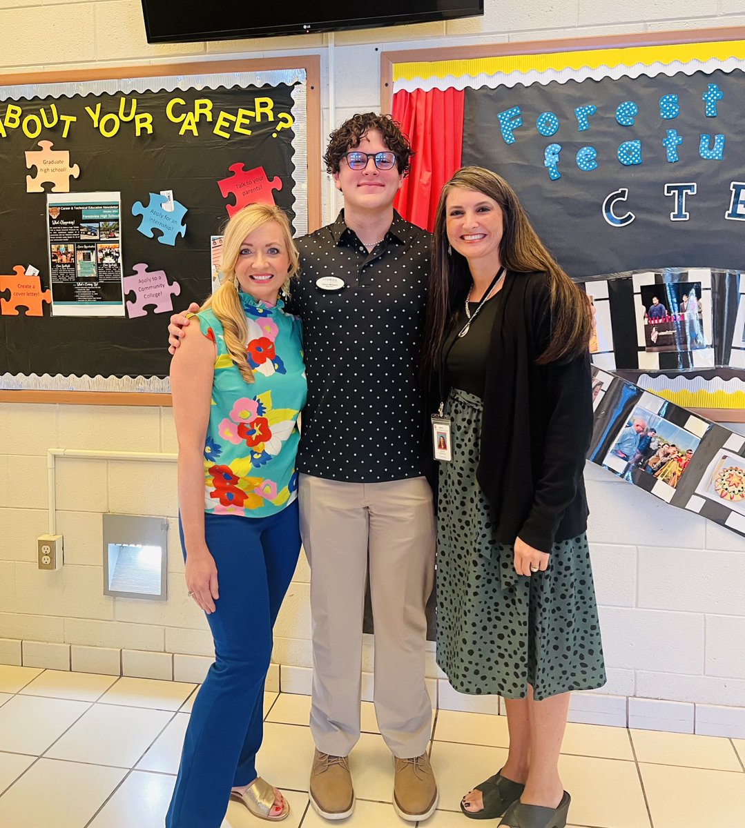 ForestviewCTE's tweet photo. Trevor Williams, FHS class of 2022, visited today to drop of coffee and doughnuts for teachers &amp; staff.  He participated in a Real Estate CTE Internship and is now a Realtor with Premier South! Way to go Trevor! #cteworksforme https://t.co/Gs3iazvjza