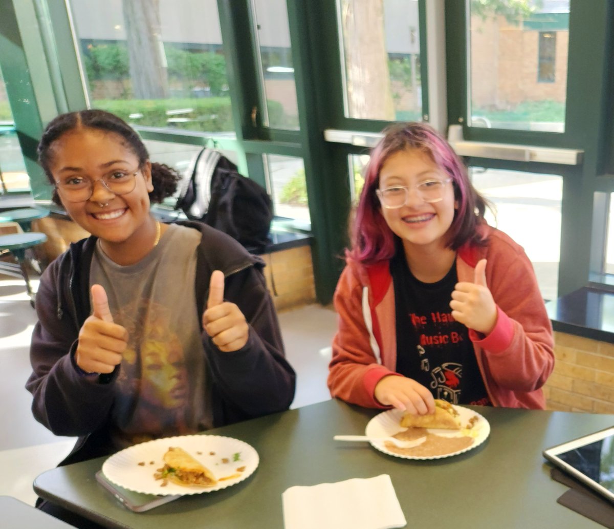 Epchs231's tweet photo. Students in the @EPCHS_IntClub and Culinary Arts club were treated to tacos by Maria Suastez, owner of the La Cocina Jalisciense restaurant here in #EvergreenPark. 

Ms. Suastez offered a demonstration on cooking tacos and then served them to students. https://t.co/wonFUKW6bU