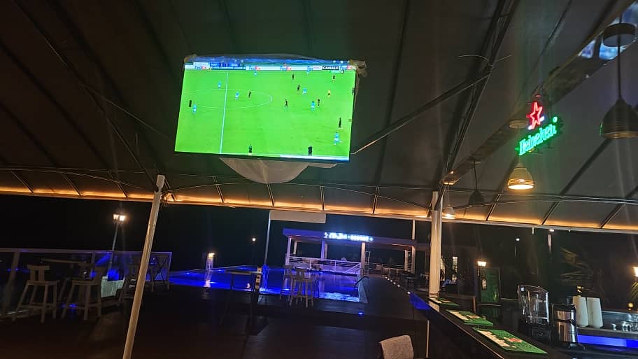 icigitega's tweet photo. Ntahandi hantu na hamwe ku gataka k' Uburundi ushobora kubona  imipira y'ikibiriraho nk'itatu iriko ibera icarimwe. Ni kuri #VanBeach honyene. Kaze mwese dusangire umunezero w'agapira kuko iyi programme irabandanya @akaic5 @akezanet @burundionthemap @nellynadia3 @YBurundi https://t.co/ZyzQYiSLtH