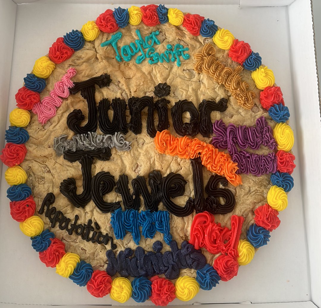 My daughters amazing birthday cookie! Not baked by me unfortunately but amazingly by Sweet Creations by Clare! #BakersGonnaBake @taylornation13