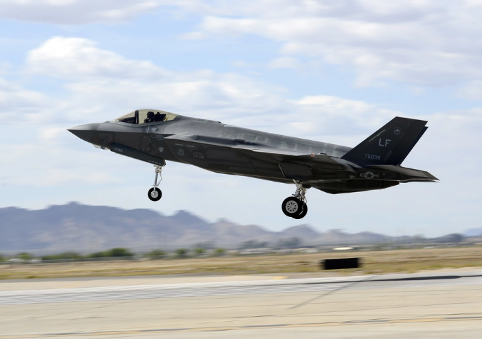 AggieNetwork's tweet photo. This weekend's gameday flyover will highlight two F-16 Vipers and two F-35 Lightning IIs!
Read more at https://t.co/n3IH6BQrGv https://t.co/pNoBzDHtIq