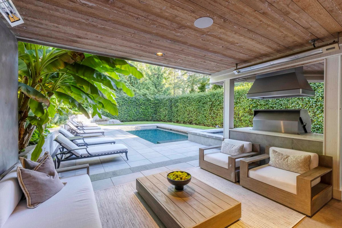 A Beautiful Find: Step into this exquisite Eagle Harbour home in West Vancouver, British Columbia.

More information here: loom.ly/Iivw63k

Address: 5721 Westport Court, West Van
Price: $5,998,000
#VancouverRealEstate #EagleHarbour #EVVancouver #vancouverhomesforsale