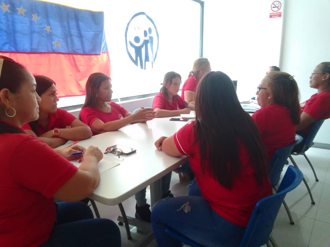 OAPLCIVSS's tweet photo. #3Oct | 🇻🇪 La @OAPLCIVSS en Reunión con el Equipo de Coordinadoras y Asistentes, para la Planificación de las actividades para el mes de Octubre. Trabajando en equipo por un Seguro Social más Social! #QueNotaRegresarAClases @MagaGutierrezV @Somosivss @NicolasMaduro https://t.co/kcTDgLs1GZ