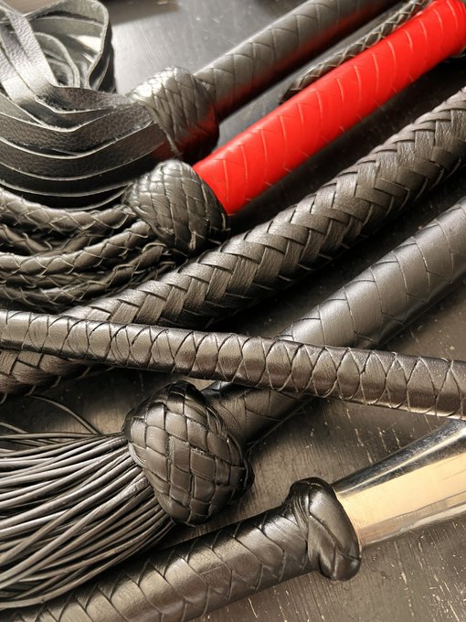 Some gifts arrived today 😈 https://t.co/WnY3pBmiH9