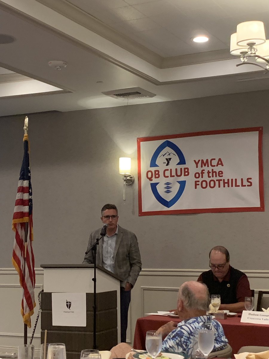 kevindanni10's tweet photo. Thanks to Jens Weiden @RoseBowlStadium for speaking today at @GlenYMCAqbClub Room Sponsor #FriedmanField π @SFGoldenKnights @rickdinger1 @ocon_insurance @bill65408807 https://t.co/ggHMt4hyHr