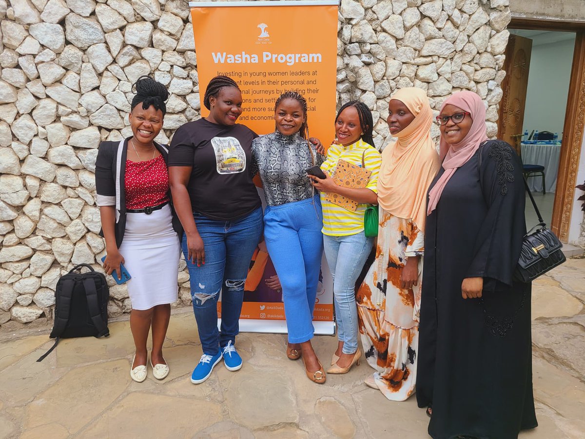 issabel_mati's tweet photo. As a young woman leader from @NawiriAfrica kilifi county was honored to engage with stakeholders from #kwale and #kilifi during the inception meeting of hamasisha dada project under #washaprogram @AkiliDada
#EndVAWG
#WomenEmpowerment https://t.co/9PNgZ67dTN