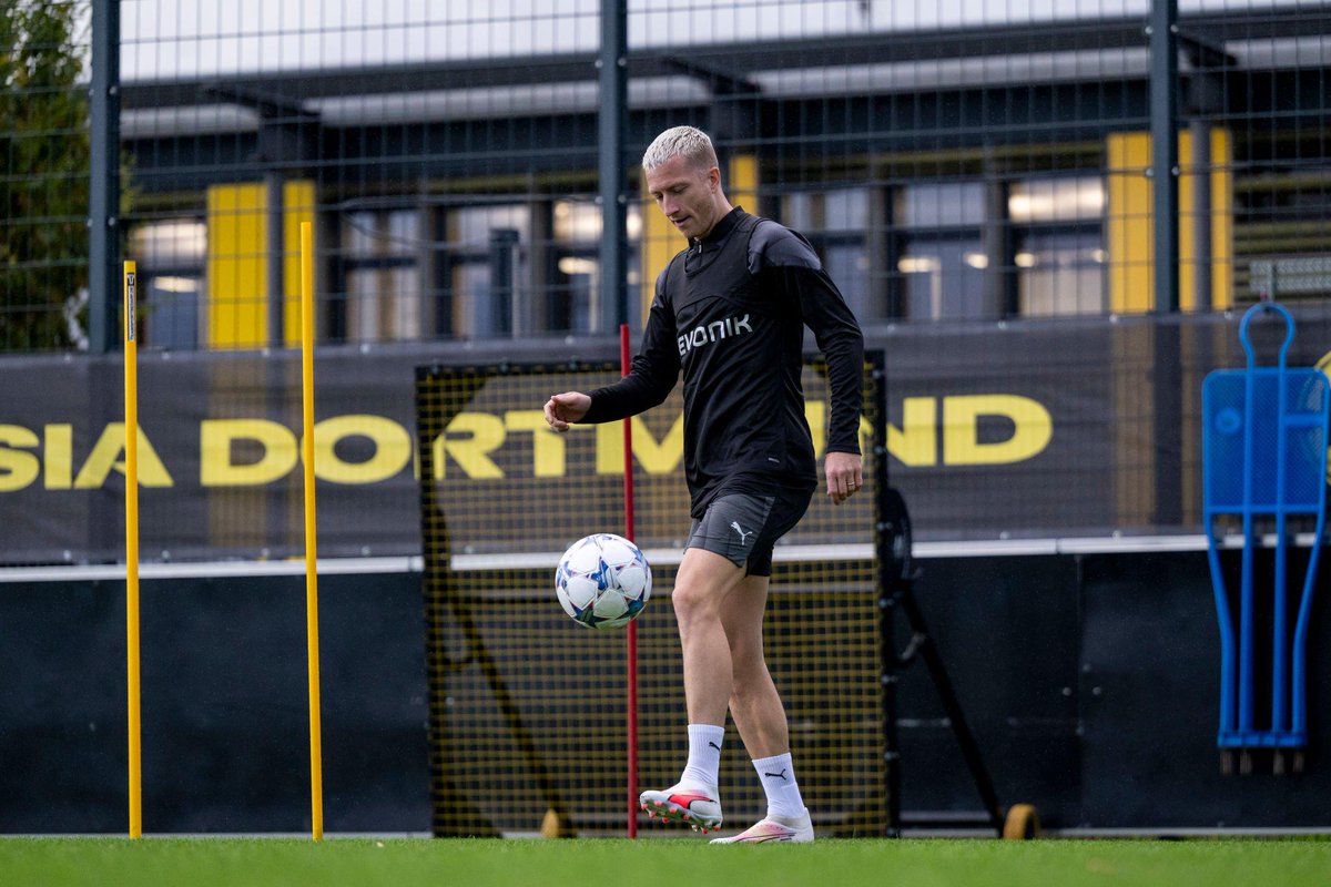 aritrabvb1909's tweet photo. 🚨 Marco Reus initially insisted on a two-year contract during contract negotiations last season. However, the bosses made it clear to him that they would only give players his age one-year contracts. 

Reus agreed. But his clear plan is: He would like to extend his contract with the runner-up for another year. Ending his career after this season is out of the question for the offensive player. If necessary, he would stay at another club for another year, preferably in Germany. [@SPORTBILD]