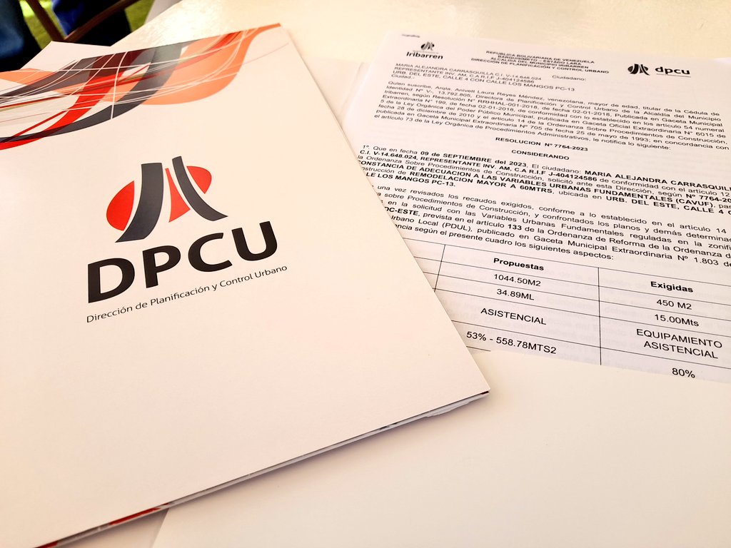GuaraLuisJonas's tweet photo. #DeInteres 🛑| Desde #Iribarren se continúa haciendo un esfuerzo de sistematizar todos los procesos dice alcalde @LuisJonasReyes a través de @SEMATIribarren y #DPCU
*️⃣160 licencias se entregaron entre nuevas u definitivas. (1/2)
#3Oct
#QueNotaRegresarAClases
#NaguaraLuisJonas https://t.co/QKJm82aEiG