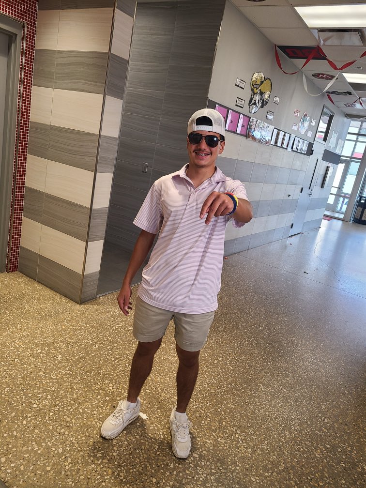 BronchoNews's tweet photo. Today’s hallway pics. 
Join Tri-Alpha today! AAA

#OHSRivalryWeek #FratVSSorority #GoBronchos https://t.co/jXfj51yGpx