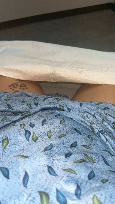 I&rsquo;m here letting this lady put her nose in my kewchie 😂😂✅ https://t.co/yZ3TkuADnb