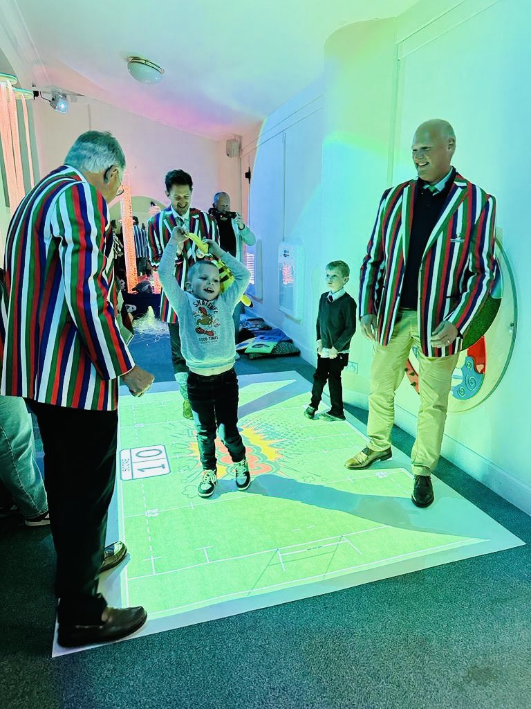 We were delighted to welcome Henry Pyrgos, former Scotland rugby captain & committee members from @woodenspoonscot to unveil the plaque for our Sensory Room, we even had time for an impromptu game of rugby on the activity mat! Thanks to @PeteWishart for supporting the event 👏🏻👏🏻