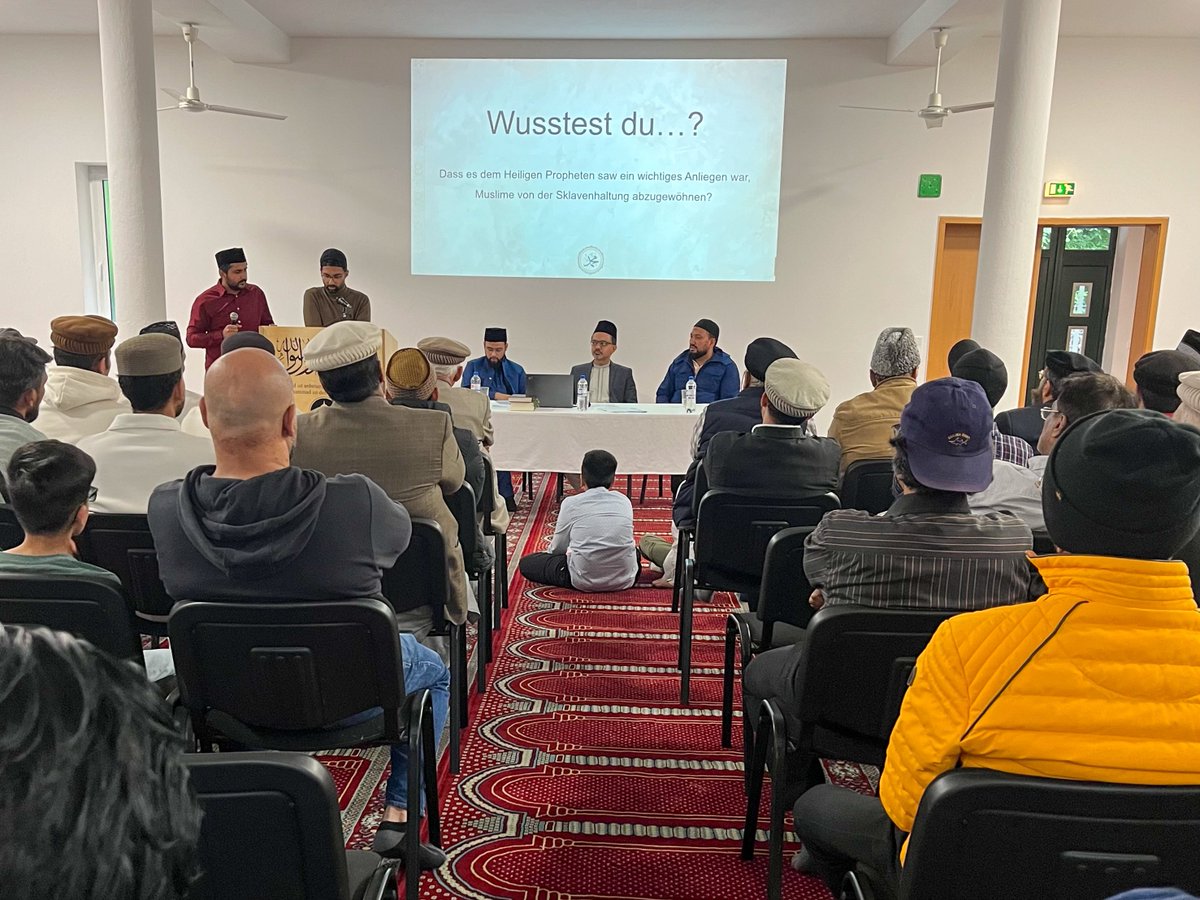 AhmadiyyaKiel's tweet photo. In #Kiel versammelten sich die Mitglieder der @AhmadiyyaDE zur Jalsa Sirat-un-Nabi, um an den Propheten Muhammad (Frieden und Segnungen Allahs seien mit ihm) zu erinnern und sein Handeln und Wirken zu würdigen. https://t.co/VccTtuXaTb