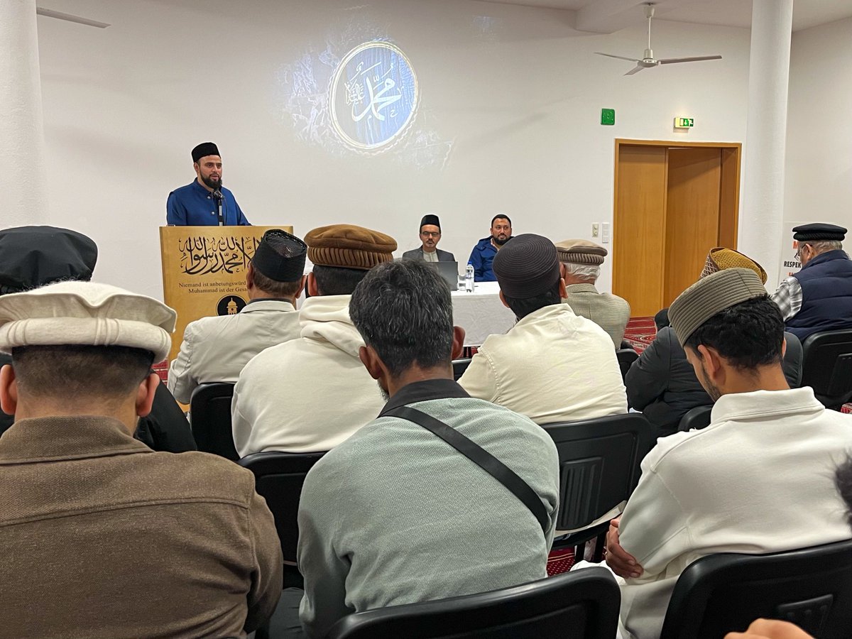AhmadiyyaKiel's tweet photo. In #Kiel versammelten sich die Mitglieder der @AhmadiyyaDE zur Jalsa Sirat-un-Nabi, um an den Propheten Muhammad (Frieden und Segnungen Allahs seien mit ihm) zu erinnern und sein Handeln und Wirken zu würdigen. https://t.co/VccTtuXaTb