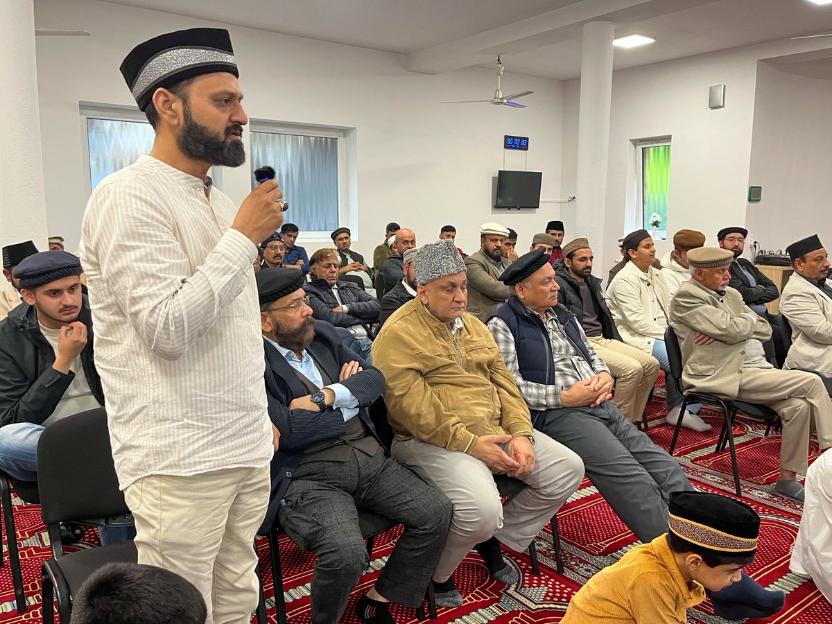 AhmadiyyaKiel's tweet photo. In #Kiel versammelten sich die Mitglieder der @AhmadiyyaDE zur Jalsa Sirat-un-Nabi, um an den Propheten Muhammad (Frieden und Segnungen Allahs seien mit ihm) zu erinnern und sein Handeln und Wirken zu würdigen. https://t.co/VccTtuXaTb