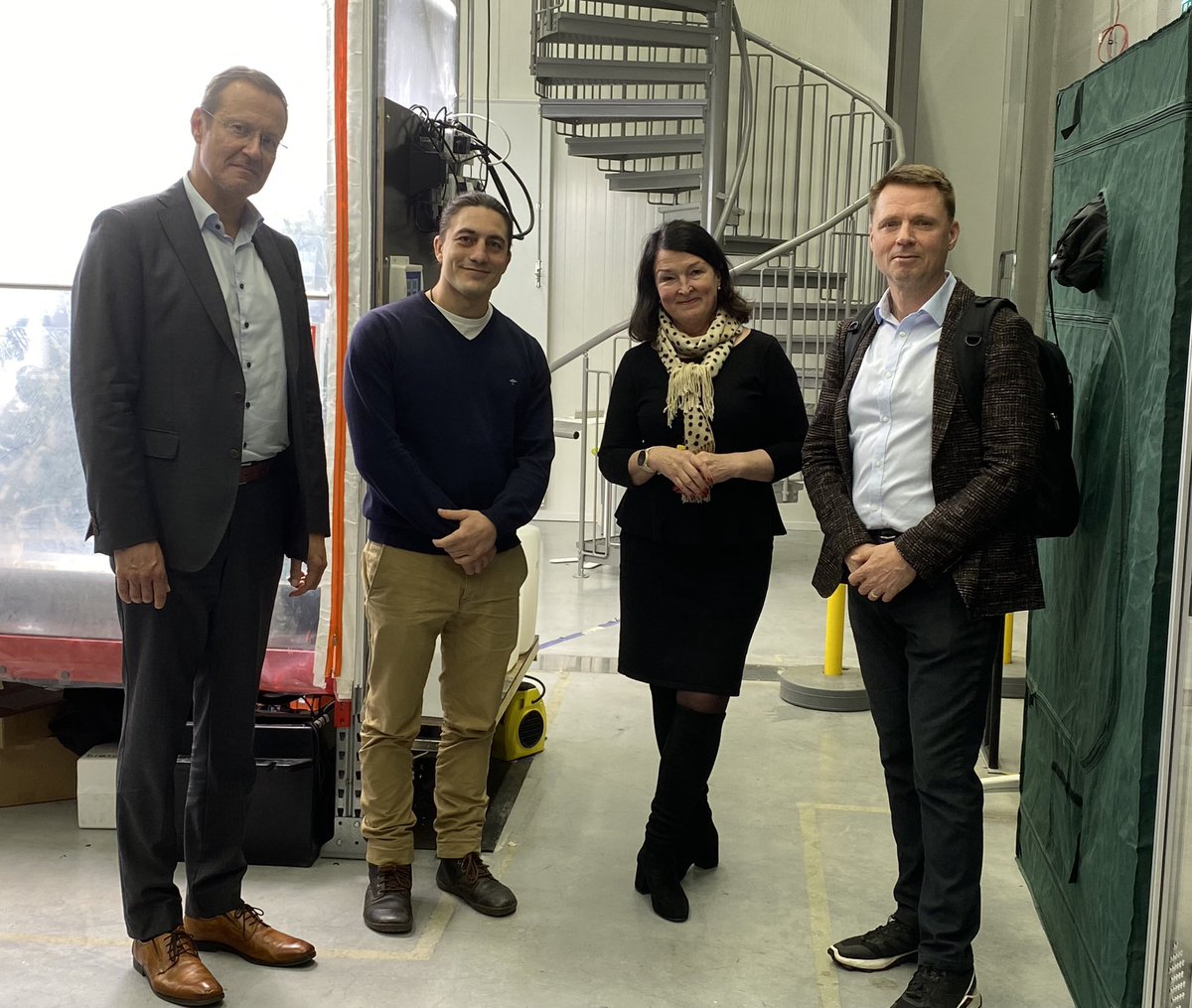 Kiitos <a href="/janne_kankanen/">Janne Känkänen</a> <a href="/HVK_uutiset/">Huoltovarmuuskeskus (HVK)</a> ja <a href="/AkiHuhtinen/">Aki-Mauri Huhtinen</a> <a href="/mpkkfi/">Maanpuolustuskorkeakoulu</a> ja <a href="/NikkanenKimmo/">Kimmo Nikkanen</a> ajankohtaisista ja kiinnostavista puheenvuoroista <a href="/metropolia/">Metropolia</a> #LeiritieOpenWeek #huoltovarmuus #hybridivaikuttaminen #medialukutaito #kokonaisturvallisuus Tänäänkin I❤️my job.