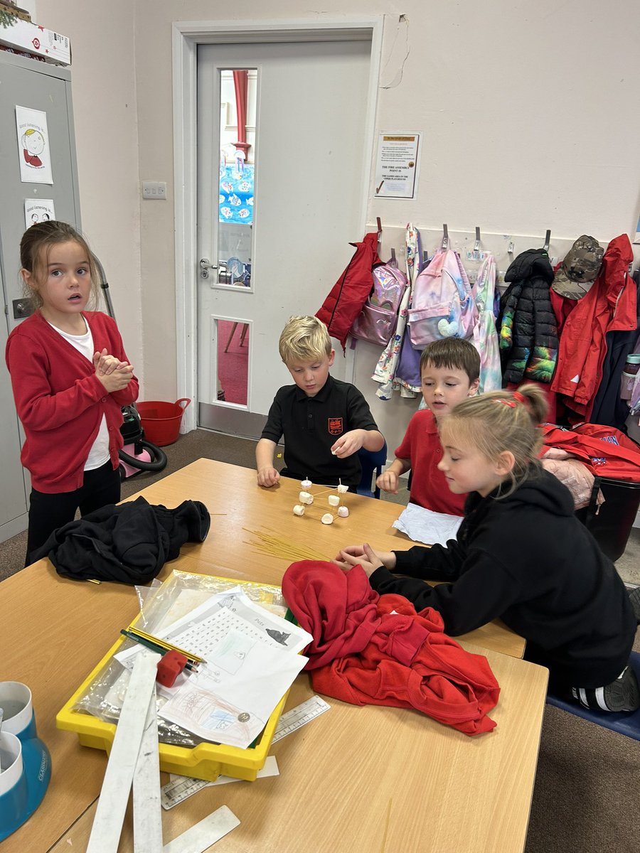 BPS_P3B's tweet photo. STEM building challenge 😃 https://t.co/ZeUKa8OTiU