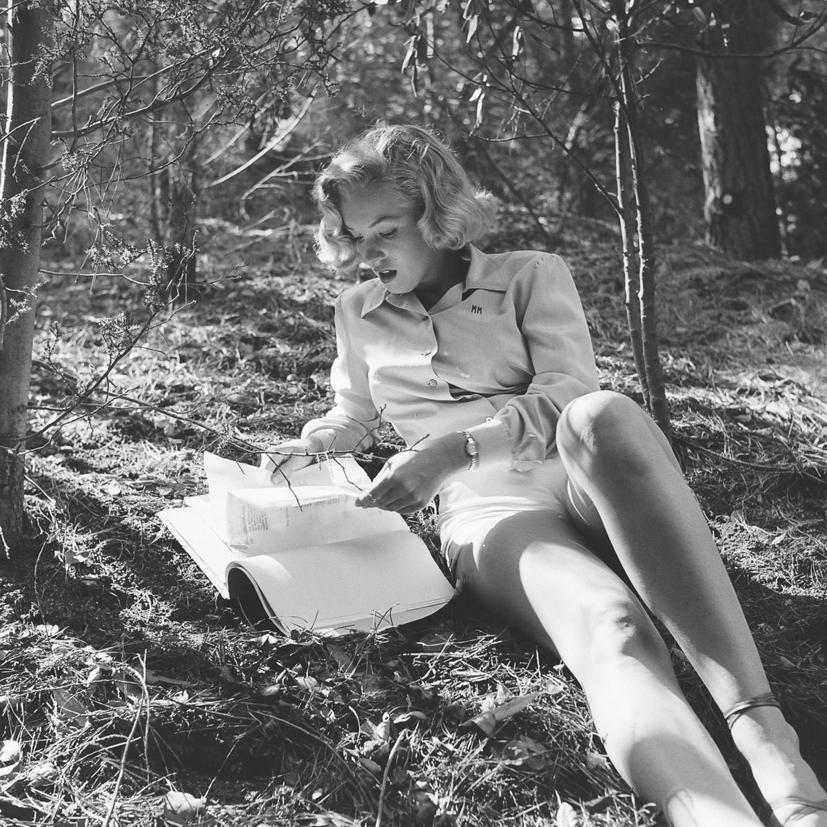 Paperbacks_Plus's tweet photo. “The sky is not the limit. Your mind is.” ~Marilyn Monroe
#MarilynMonroe #reader #booklover #bookobsessed #limitless #shootforthestars #inspirationalquote #marilynmonroequotes #readingspot #solitude #introvert #sanctuary #privatelibrary #vintagephoto https://t.co/berbZYOXRq