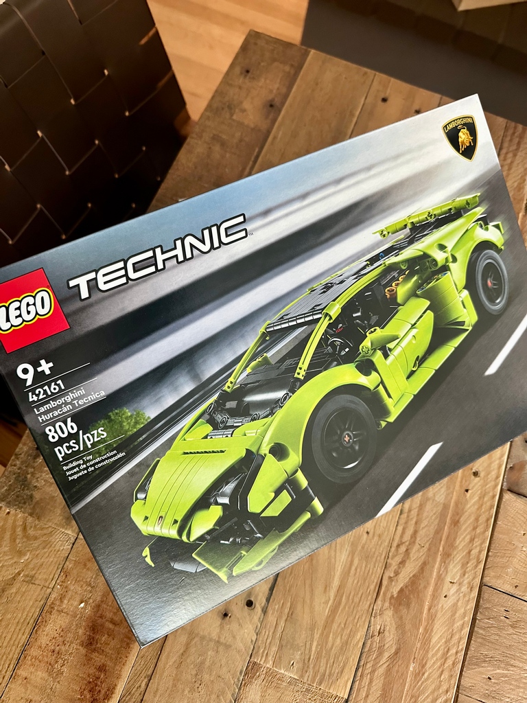 brickbuildrjohn's tweet photo. Letโs celebrate the amazing world of tech today on #TechiesDay! I've decided to explore the fascinating and mechanical realm of @lego_group Technic building the @Lamborghini Huracรกn Tecnica! #STEM #LEGOEngineering #FutureTechies #Lamborghini #Technic #LEGO #AFOL https://t.co/v1jr5x8eVy