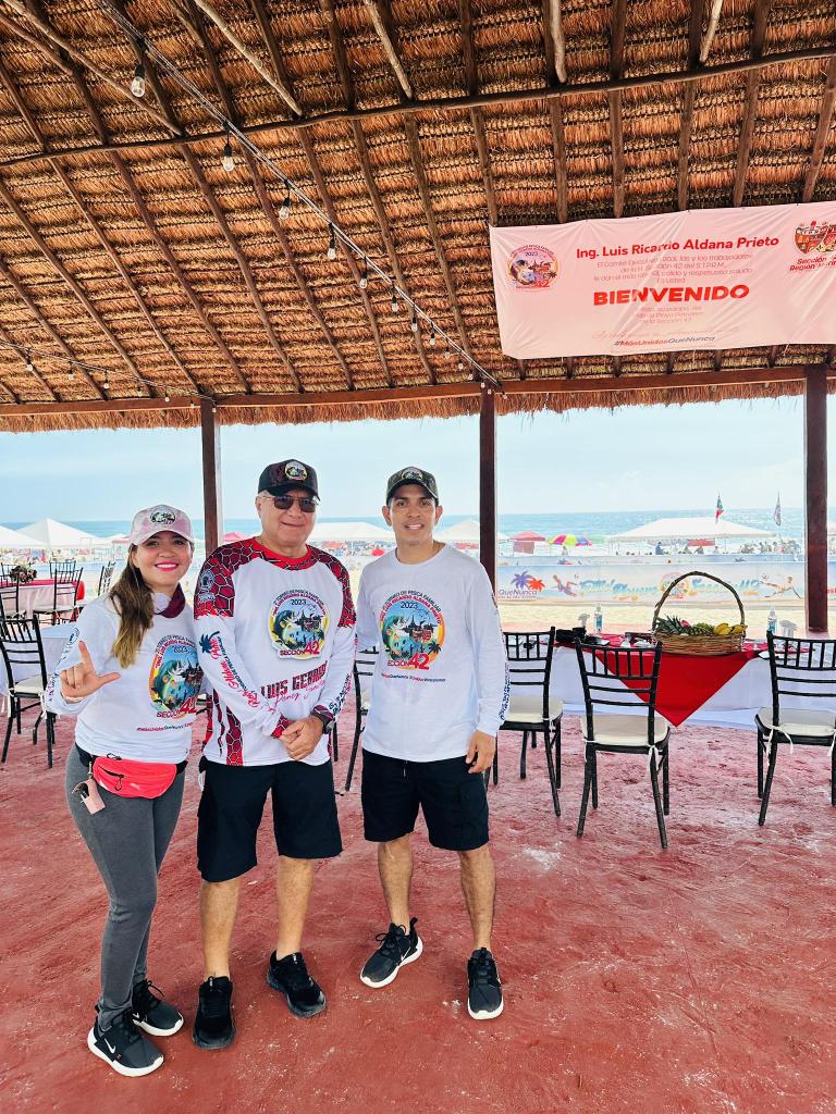 ¡Hoy es un gran día! Muchas felicidades a nuestro líder y amigo Luis Gerardo Perez Sanchez <a href="/lgps03101/">@lgps0310</a> por su cumpleaños! Que dios lo siga bendiciendo, le mandamos un fuerte abrazo! #FamiliaPetroleraSeccion42