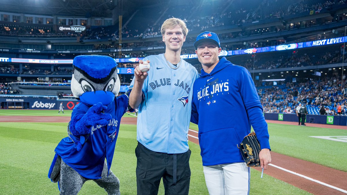 Raptors's tweet photo. Wishing our boys the best of luck in the postseason @BlueJays 🔥 https://t.co/igYCQM9tCe