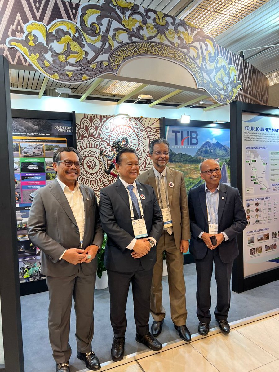 RoslanMdTaha's tweet photo. Mon | 2 Oct 23 |

Official opening of Malaysia Pavilion by Hon Minister of Works @moworksmy Dato Sri @AlexNantaLinggi during the 27th World Road Congress @PIARC_Roads at Prague Convention Centre, Czech Rep. More than 200 delegates from M'sia road fraternity were present.
#DSRMT https://t.co/uXv8anloPO