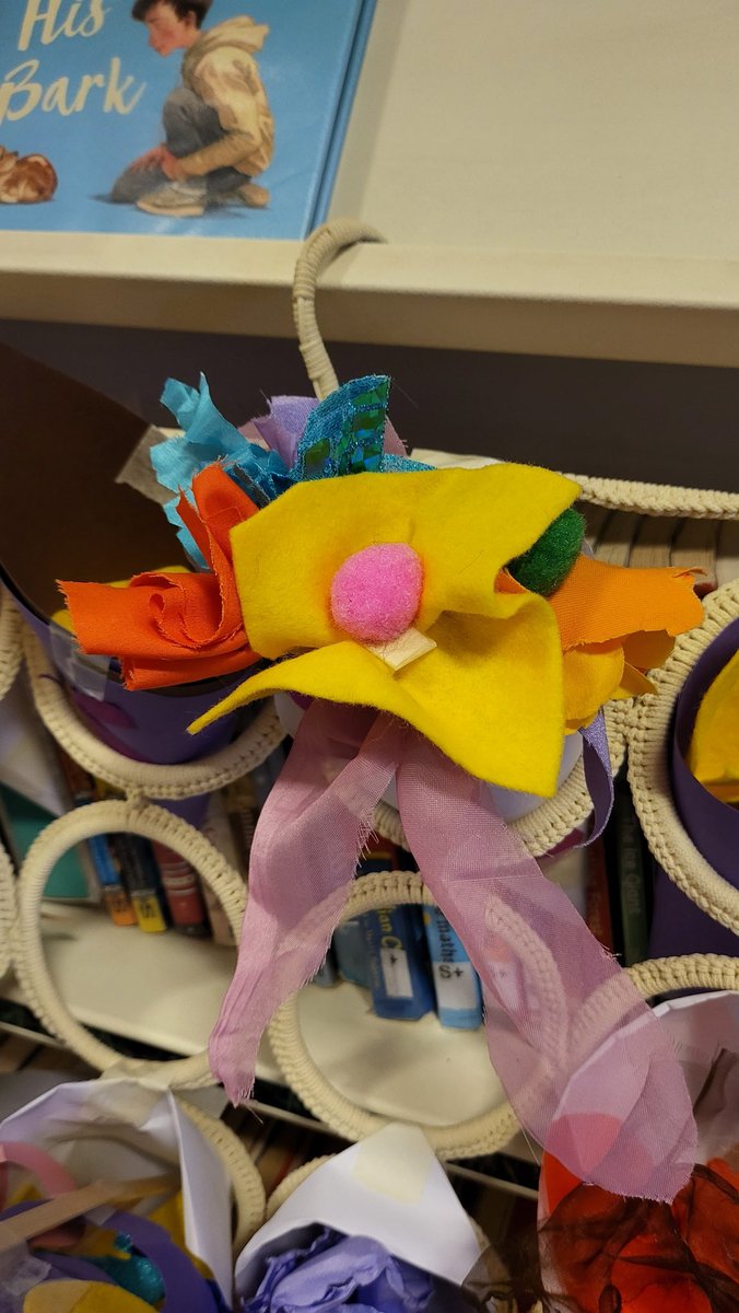 I've been volunteering as a SEND Art Club Volunteer @ Green Street library. Two weeks in, the kids have been fantastic &amp; I've helped them to tapp into their creative potential. Some amazing flowers made &amp; on show, even the parents have been getting involved! <a href="/NewhamVolunteer/">Newham's Volunteers</a>