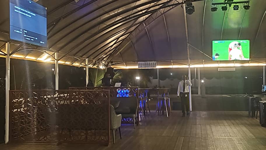 Vanbeachr's tweet photo. Chez Van-Beach on peut voir 3 matchs en direct @muhizamedard @akezanet @iamelysgretta @ngendapatrick @YBurundi @yigenga https://t.co/RYlmmqEe30