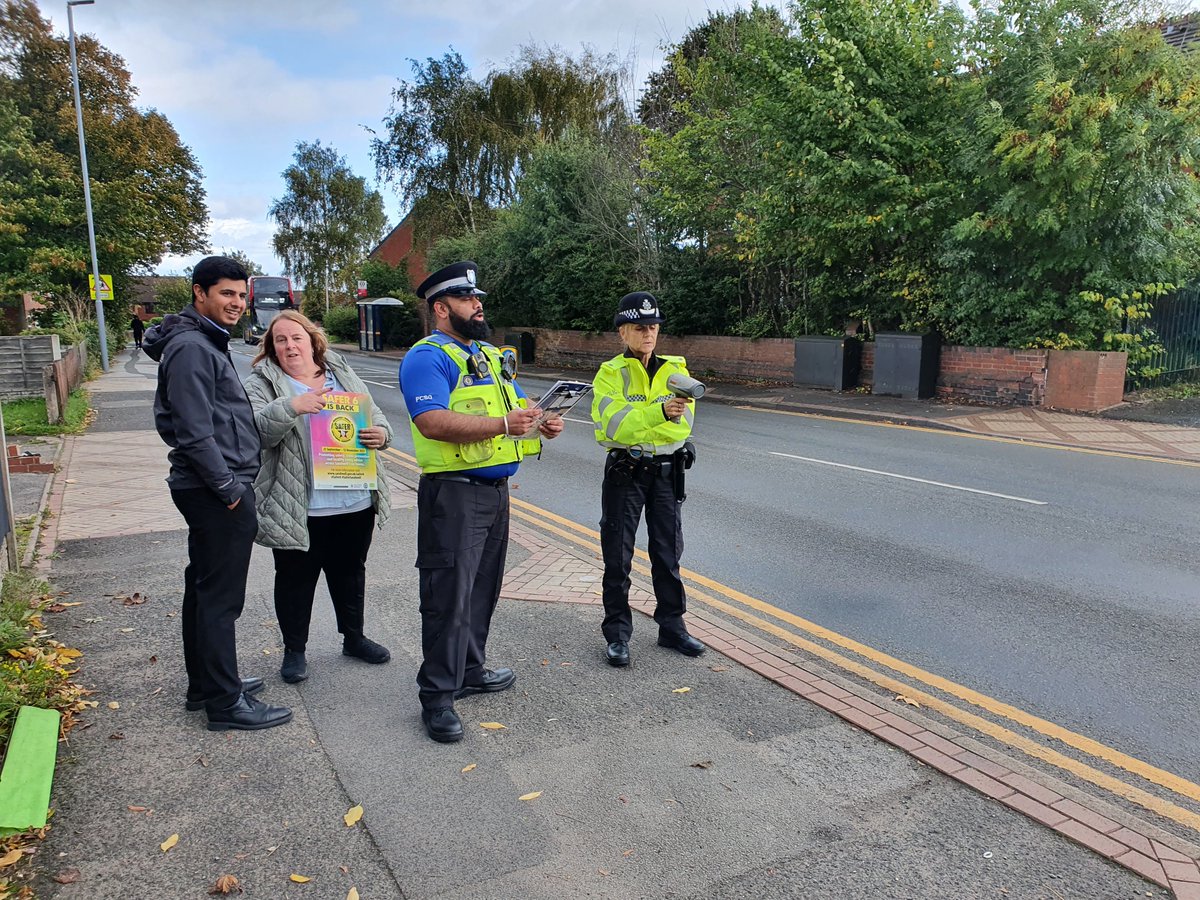 OldburyWMP's tweet photo. Oldbury officers have conducted a community speed watch on Tividale Road. We were joined by local councillors and assistant crime commissioner, plus superintendent Robson. 👮‍♂️👮‍♀️🚔
#Safer6 
@sandwellcouncil 
@SandwellPolice https://t.co/CIXxeMNMq0