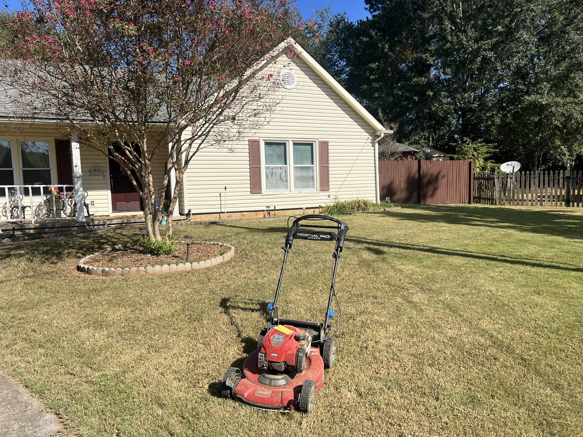 iamrodneysmith's tweet photo. I was honored to mow and tidy up the lawn for Mr. and Mrs. Weigand. As Mr. Weigand is a veteran, I express my gratitude for his service. Making a difference difference one lawn at a time . https://t.co/wE8BknQcES