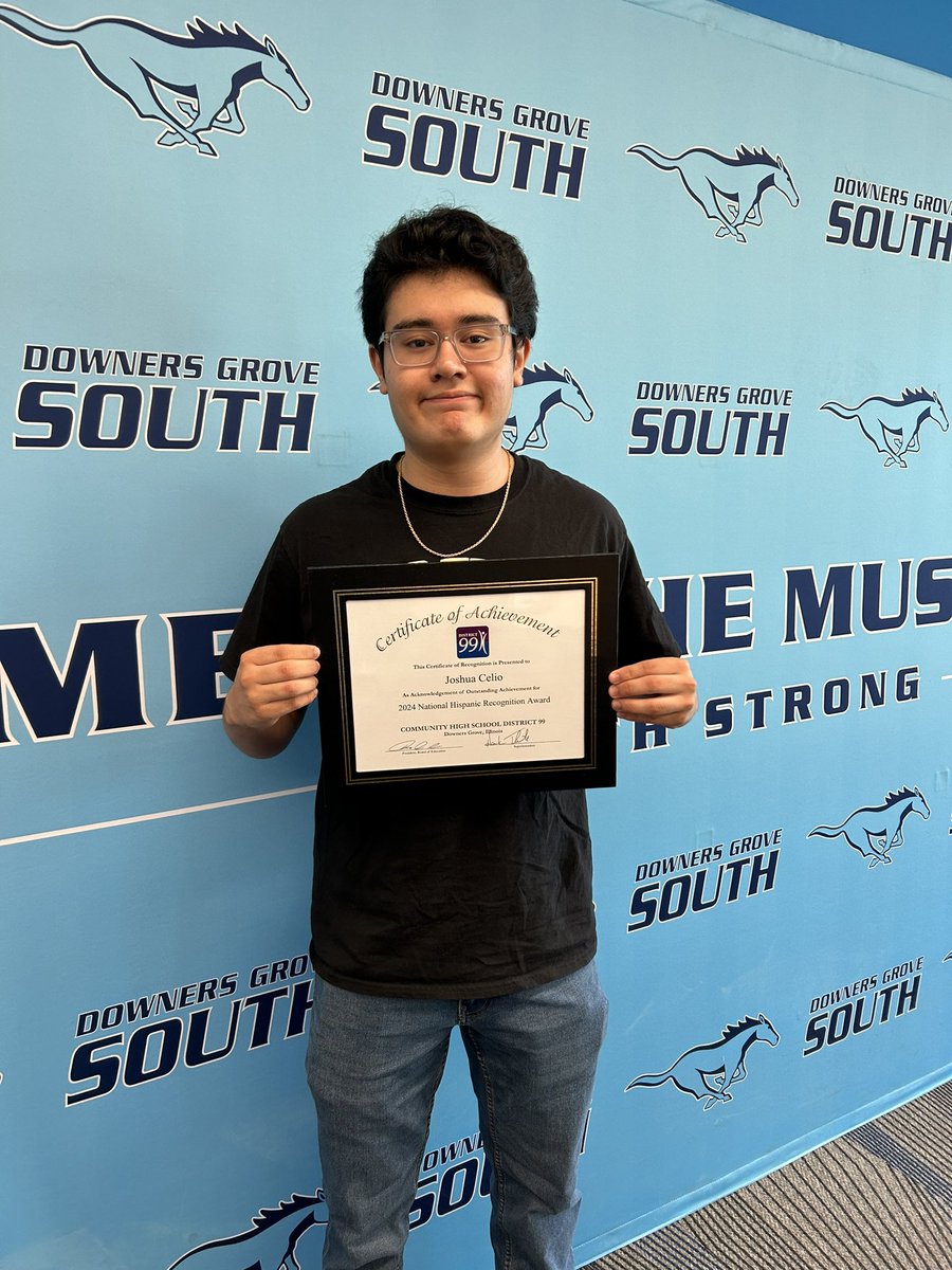 ArwenLyp's tweet image. We celebrated our National Merit Award Winners this morning with a breakfast hosted by our full administrative team for our highest achieving students and their families. #99Learns #southsideSTRONG #DGSPride