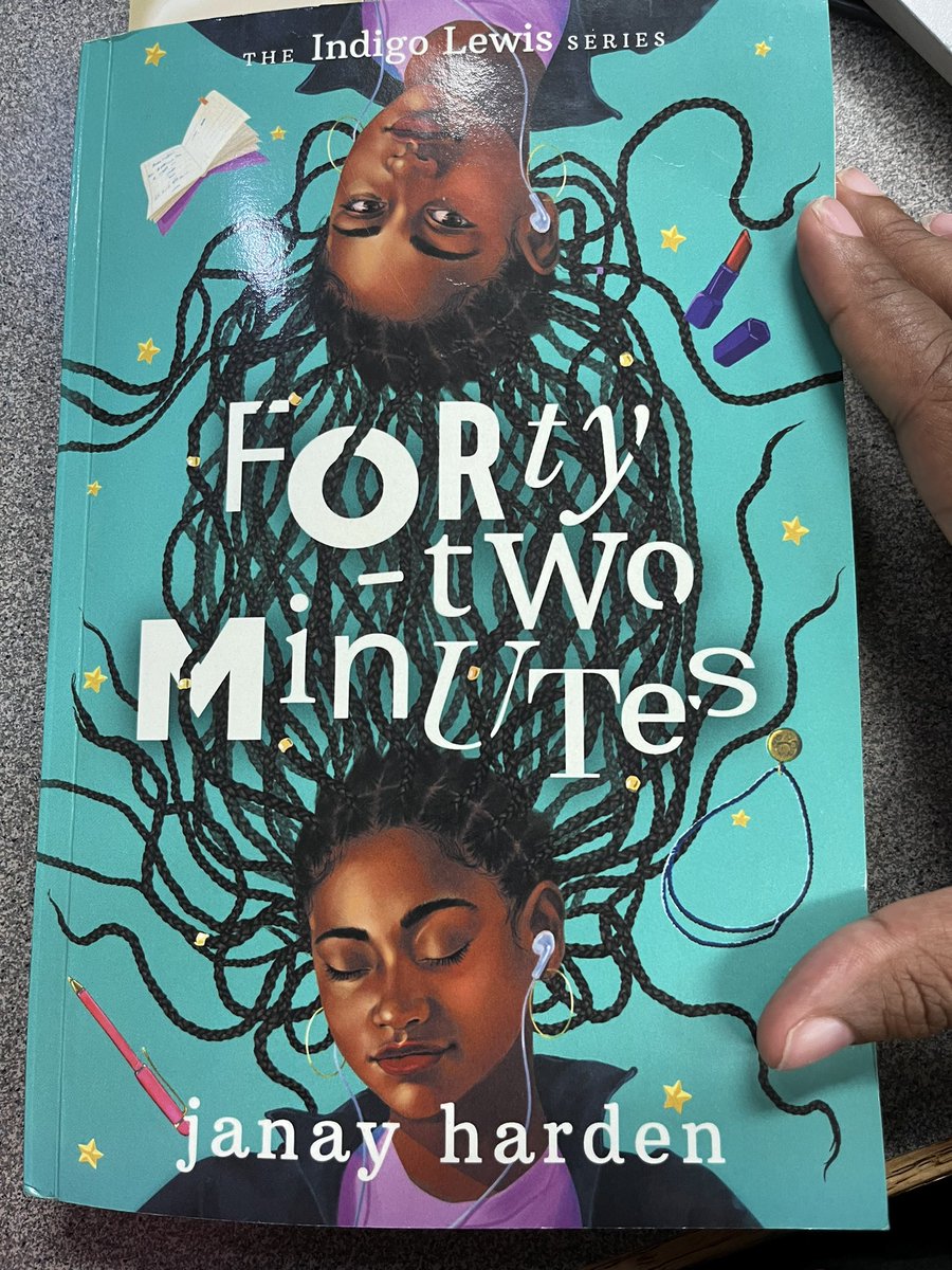 aes_dville's tweet image. A spooky read for October. #spookyread