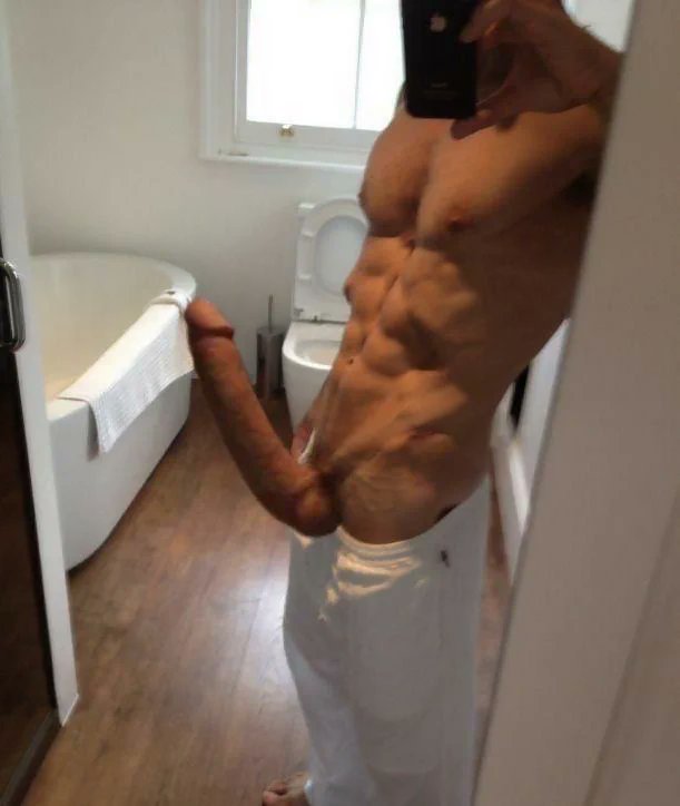 It's usually hiding in my pants.. My OF is better 😦

OnyFans.Com/Unkarab/C2