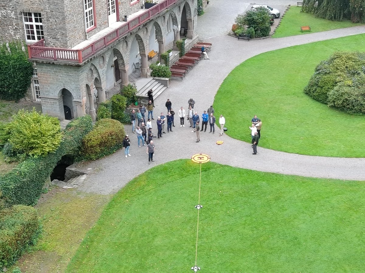 DAY 2 of the IEDO International Training in Germany In partnership with our friends from the @NIST (David Danielson), the 29 police officers received a presentation & in-flight training in the standard test method, with a few flights #UAS #drone #police